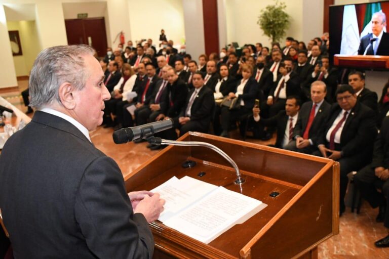 Con Salutación a FSTSE, Conmemoran Día del Trabajador del ISSSTE