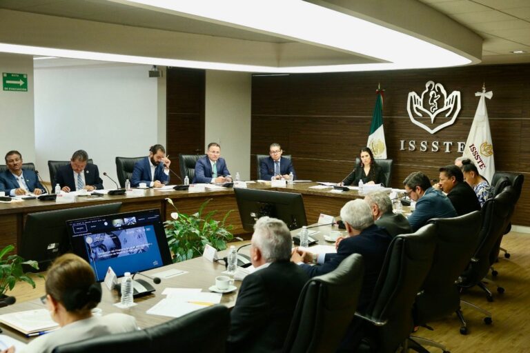 Aspecto de la sesión de trabajo de la Junta Directiva del ISSSTE.