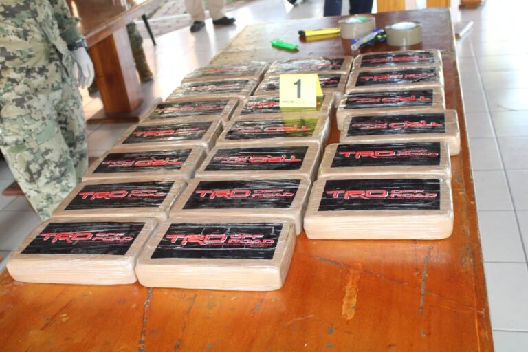 Marina Asegura 1.7 Toneladas de Clorhidrato de Cocaína, en Costas de Michoacán