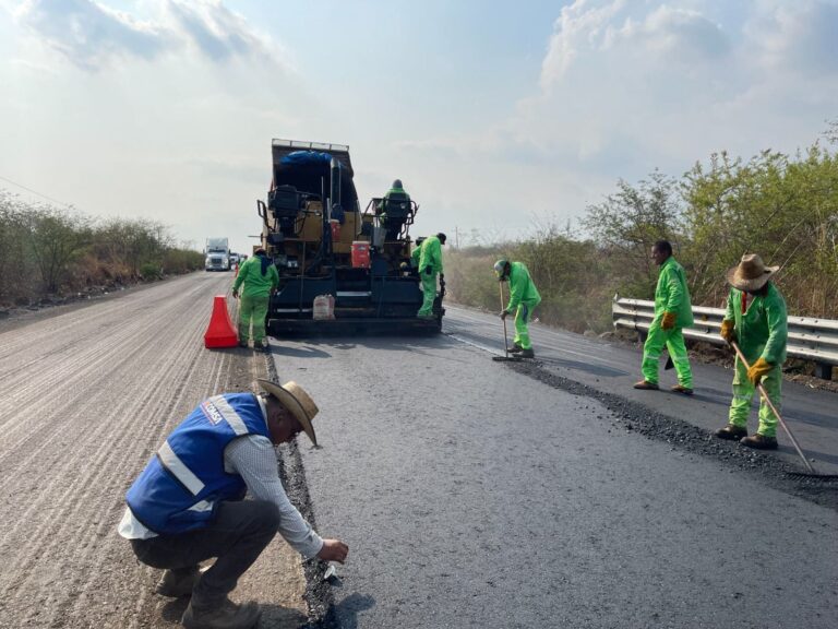 Avanza SICT en Conectar Comunidades Alejadas de Oaxaca, con Caminos Artesanales y Carreteras
