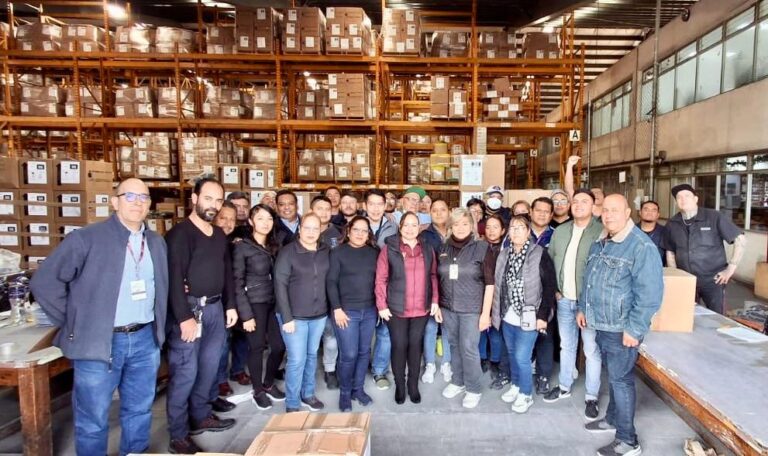 Recupera SNTISSSTE Prestaciones Laborales; Entrega Uniformes Para Personal de las Secciones en CDMX