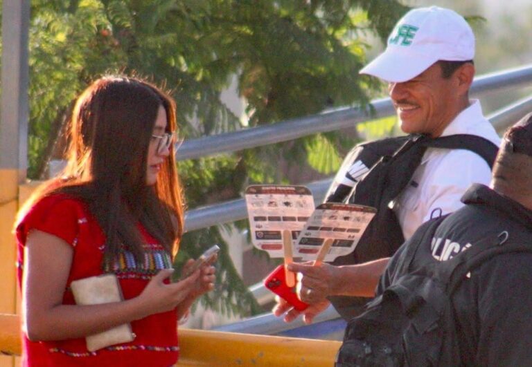 Ex Trabajadores de CFE, Pemex, Luz y Fuerza, Banobras, Bancomext y Nafin Protestan en la Guelaguetza 2026